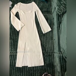 Elegant white Ribbed dress with slit and flared arms